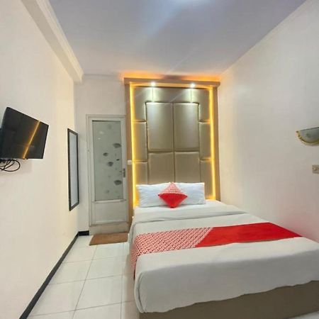 Oyo 1351 Tanggulasi Resto & Residence Syariah Magetan Kültér fotó