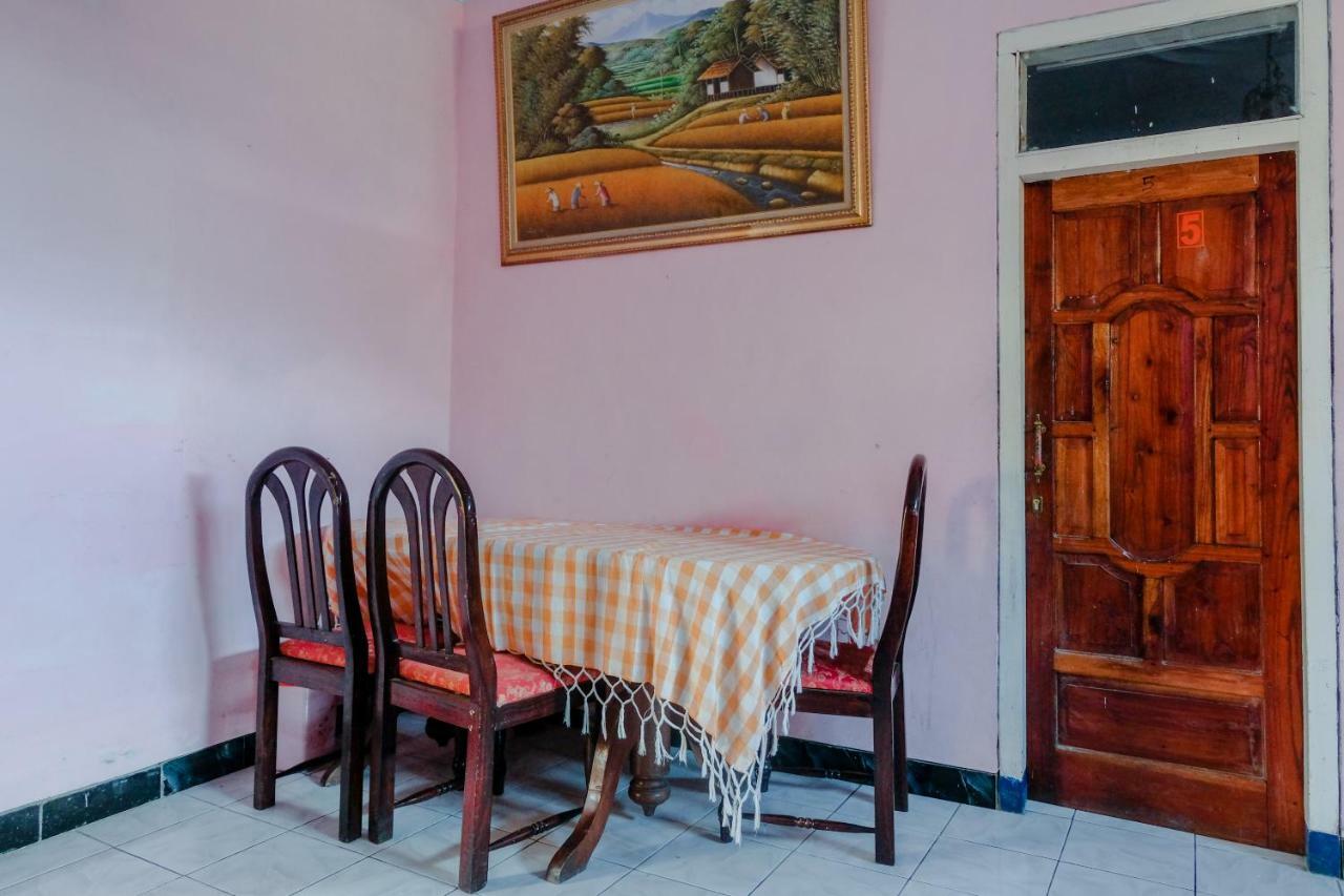 Oyo 1351 Tanggulasi Resto & Residence Syariah Magetan Kültér fotó