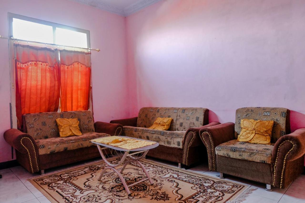 Oyo 1351 Tanggulasi Resto & Residence Syariah Magetan Kültér fotó
